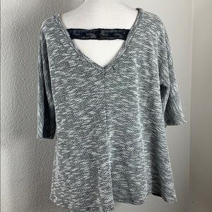 JW Style Black/white 1/4 sleeve v-back neck top
